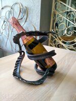 Кованая бутылочница со штопором