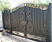 Ворота кованые распашные-26 цена 250-300 у.е. за м.кв.