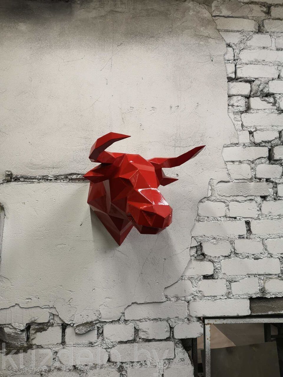 полигональная фигура из металла "Красный бык"